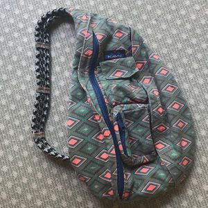 Kavu Slingbag in Aztec Print